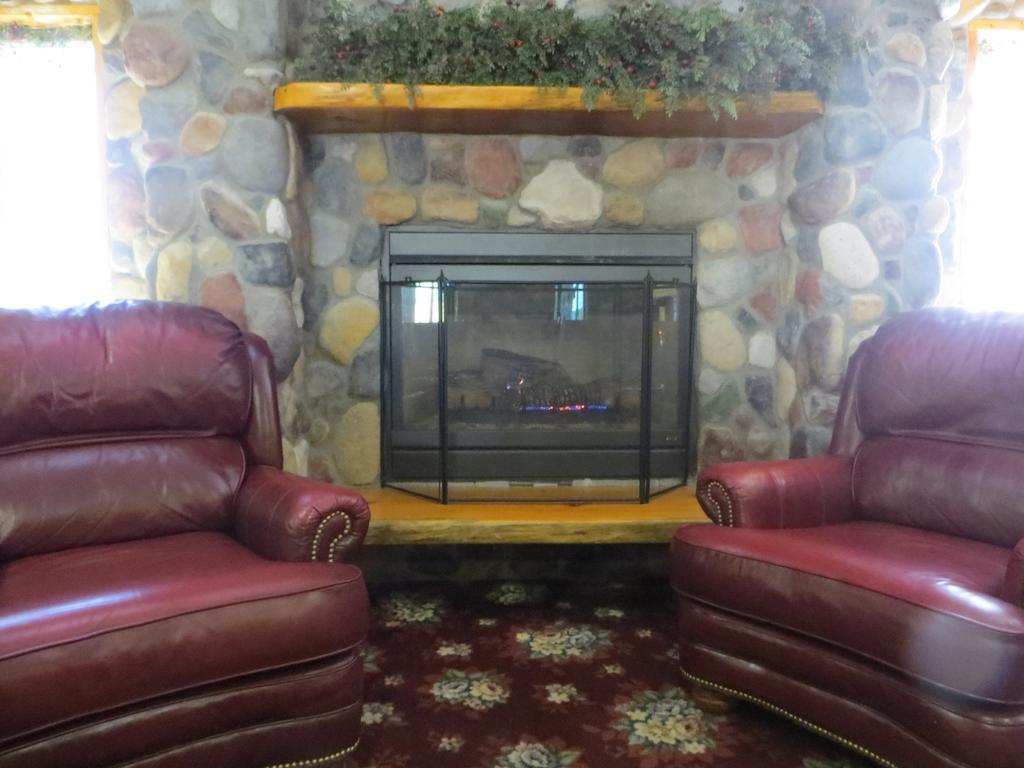Cranberry Country Lodge Tomah Exterior photo